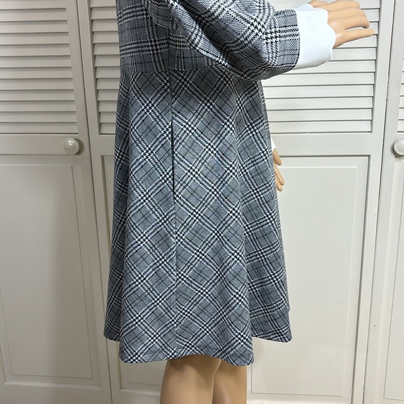 Classic Gray Plaid Dress with White Collar - Picture 8 of 14